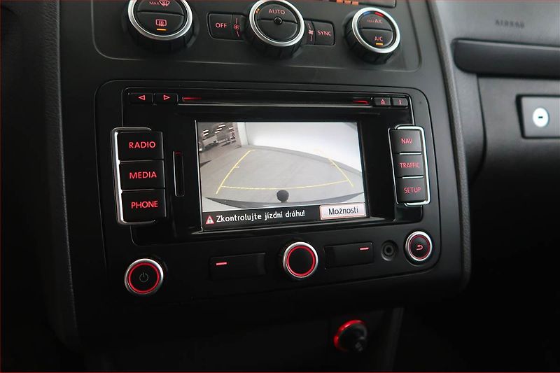 Volkswagen Touran (2013) 1.6 TDI, Automat, 7 míst, Navi - fotka 17 z 20