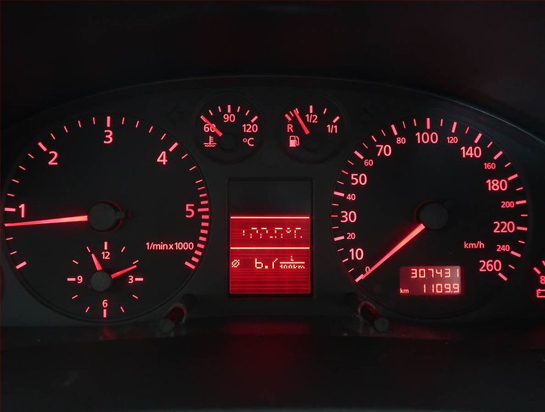 Audi A6 (1998) Basis 2.5 TDI , po STK, Tažné - fotka 11 z 17