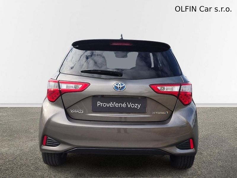 Toyota Yaris Selection Smart 1,5 Hev - fotka 8 z 28