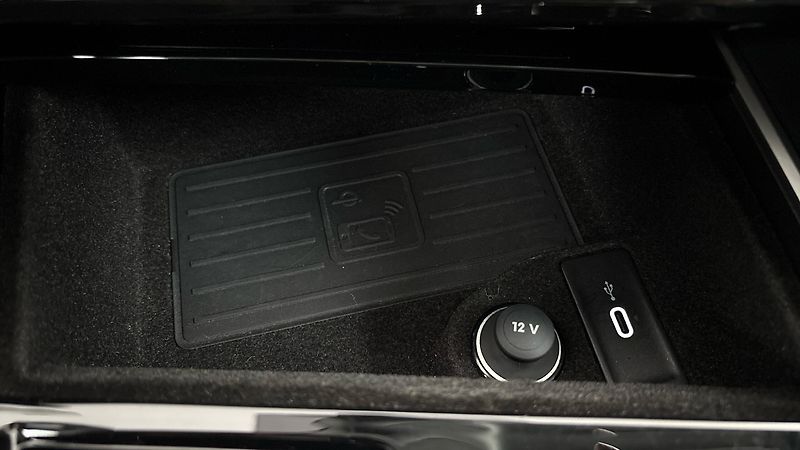 Volkswagen Touareg 3.0 TSI PHEV Tiptronic Eleganc - fotka 22 z 33