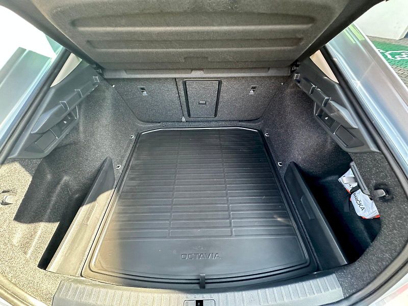 Škoda Octavia (2024) 1.5 TSI 110kW MHEV Top Selecti - fotka 22 z 24