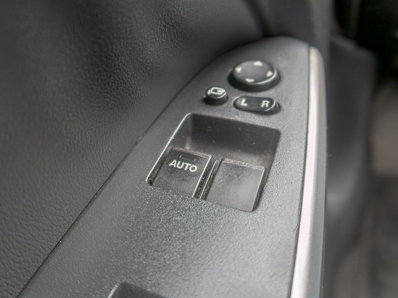 Mazda 2 (2008) 1.4i 63KW – PO SERVISU - fotka 21 z 33