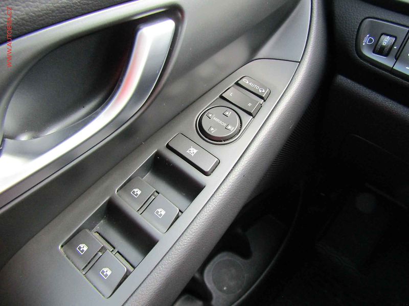 Hyundai i30 (2023) 1.5 DPi, 1.maj,ČR, Navi, AC - fotka 11 z 22