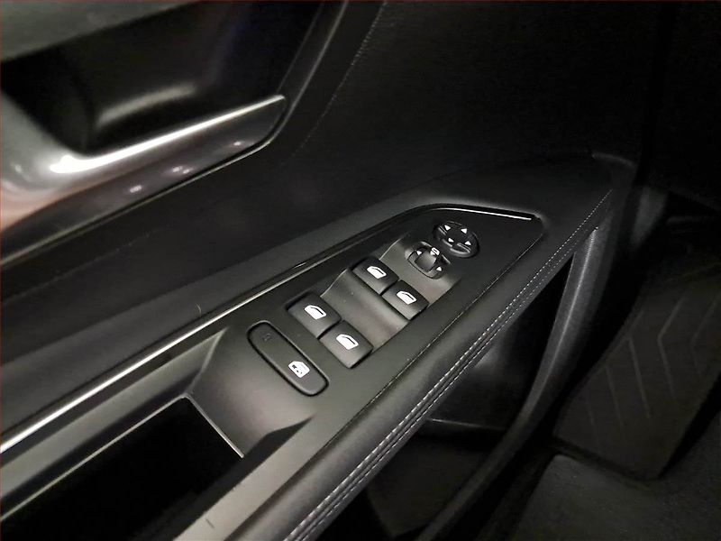 Peugeot 5008 (2020) PureTech 130, 7 míst, ČR,1.maj - fotka 17 z 22