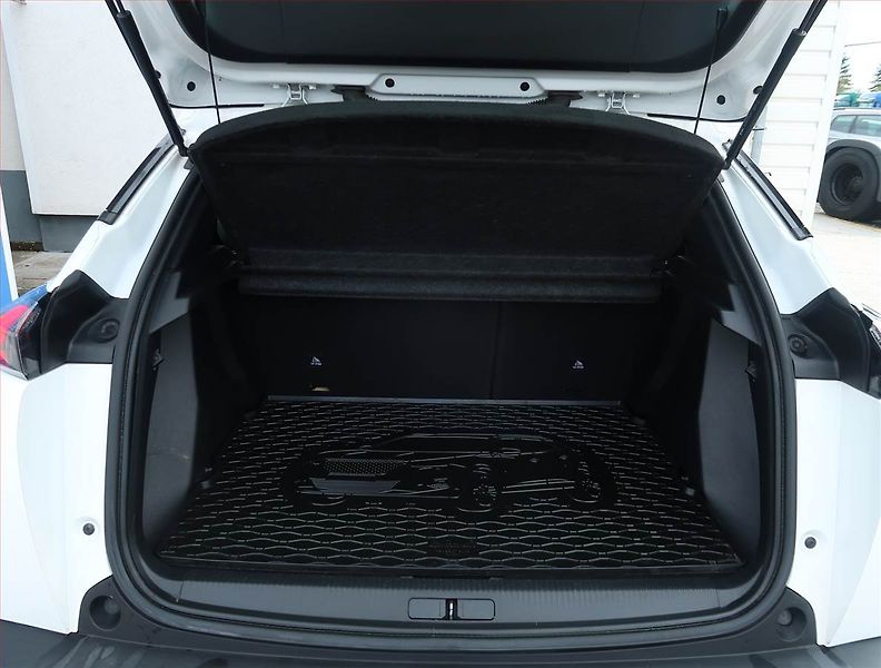 Peugeot 2008 (2020) Allure 1.2 PureTech, ČR,1.maj - fotka 14 z 23