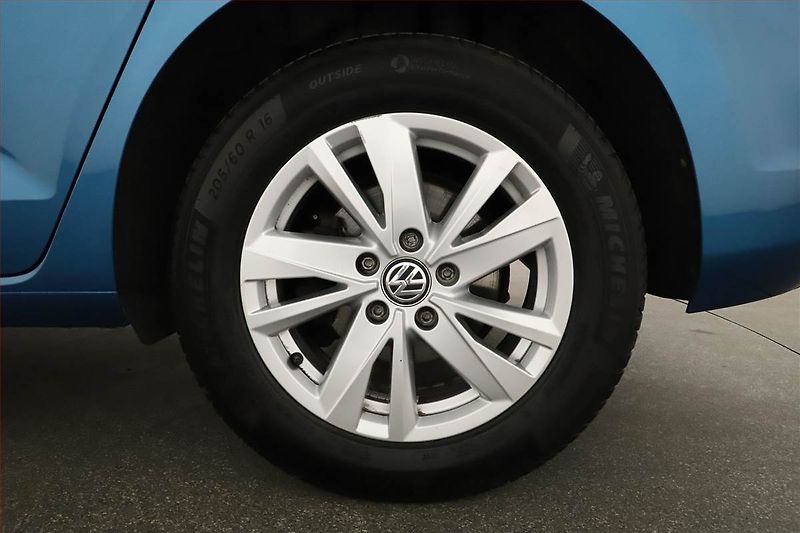 Volkswagen Touran (2019) 2.0 TDI - fotka 11 z 14