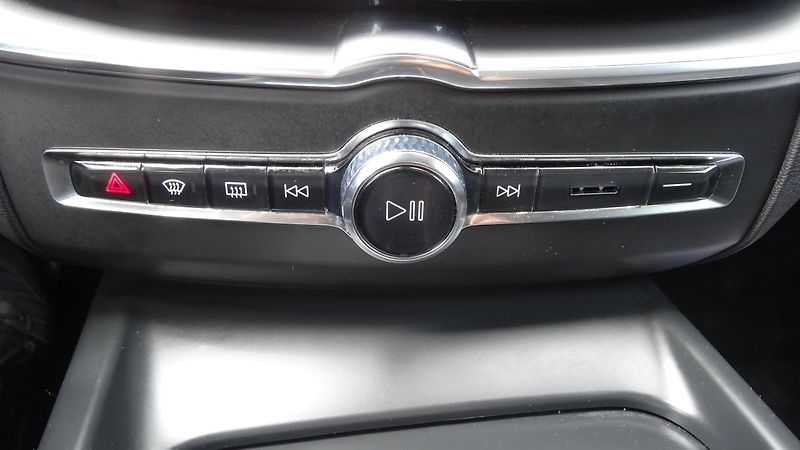 Volvo XC60 CEBIA, B4 Awd Taž.zař.Navi + - fotka 51 z 70