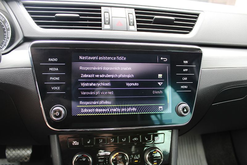 Škoda Superb (2018) 2,0TDI KŮŽE NAVI KLIMA  ALU 19 - fotka 23 z 44