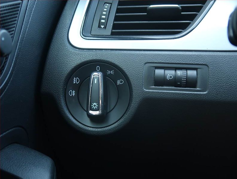 Škoda Rapid (2017) 1.0 TSI, Park. senzory - fotka 17 z 19