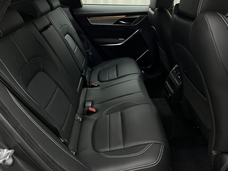 Jaguar F-Pace D200 R-DYNAMIC S AWD AUT - fotka 21 z 44
