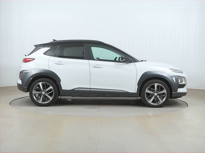 Hyundai Kona (2019) 1.0 T-GDI, Kůže, Navi - fotka 6 z 16