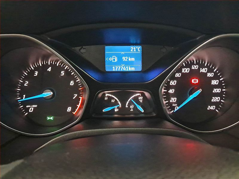Ford Focus (2012) 1.6 i - fotka 11 z 17