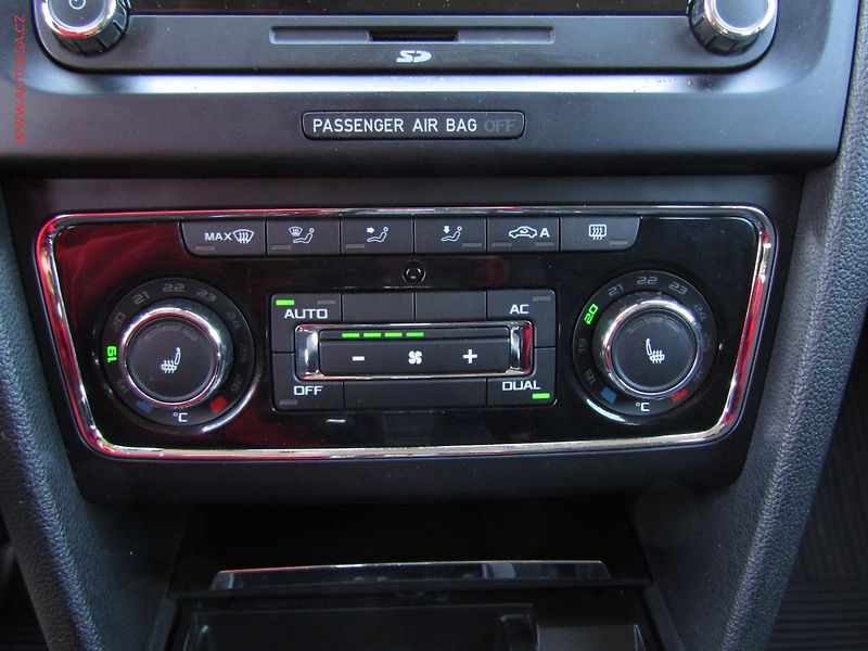 Škoda Superb (2009) 2.0 TDi, ČR, Elegance, DSG - fotka 17 z 21