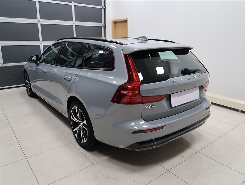 Volvo V60 2,0 B4 AT PLUS NAVI KAMERA ČR - fotka 6 z 24