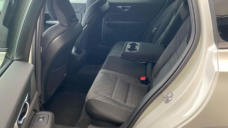 Volvo V60 Cross Country Pro, B4 AWD, 145 - fotka 11 z 29