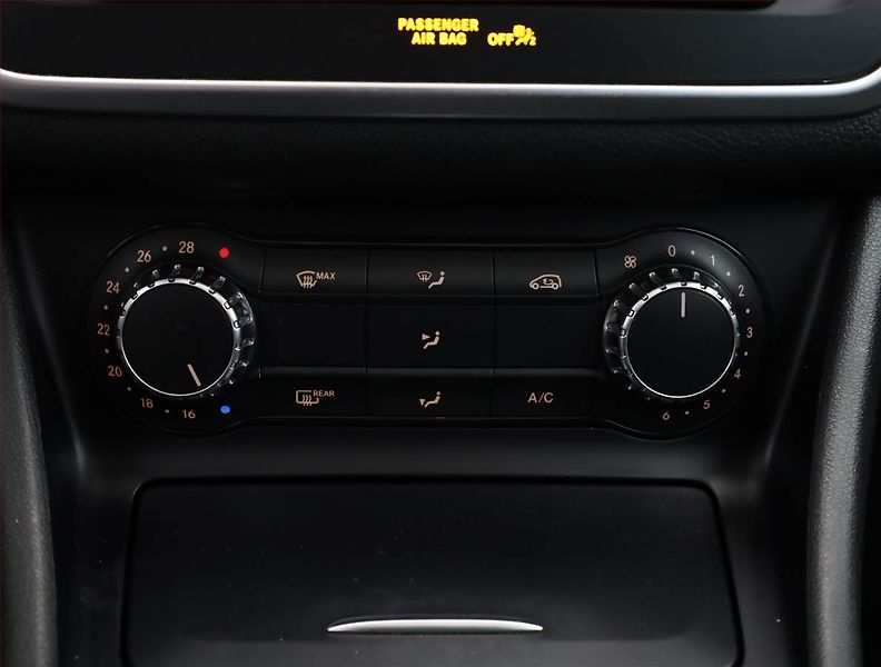 Mercedes-Benz CLA (2015) 180, Automat, Kůže, Navi - fotka 11 z 18