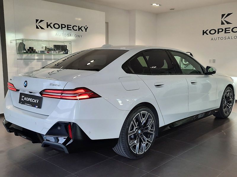 BMW Řada 5 (2026) 520d xDrive Sedan M Sport - fotka 6 z 15