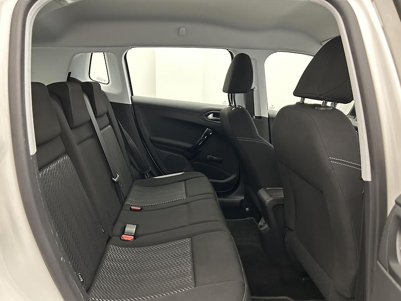 Peugeot 2008 1.2  Access - fotka 16 z 22