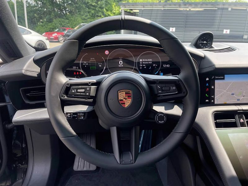 Porsche Taycan Sport Turismo HuD Pano InnoDri - fotka 15 z 26