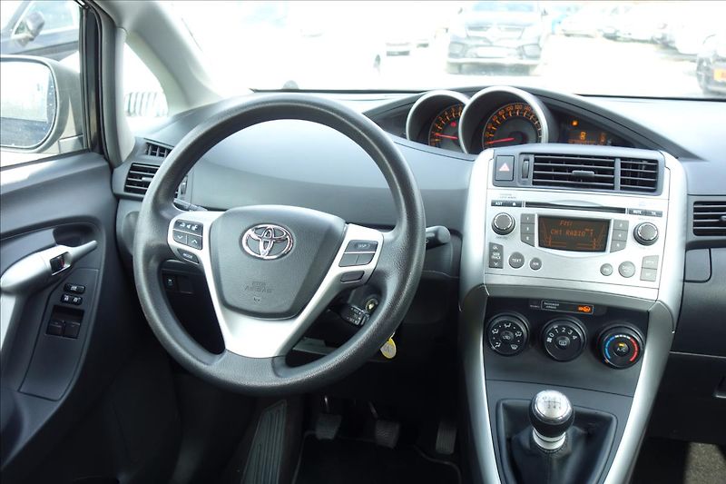 Toyota Verso 1,6 i 97KW, ČR, KLIMATIZACE. - fotka 18 z 31