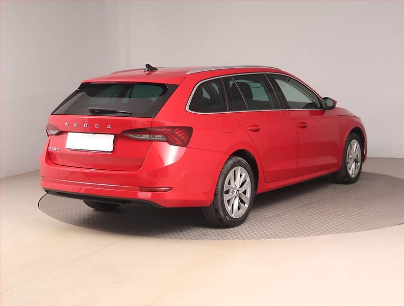 Škoda Octavia (2022) Style 2.0 TDI, Automat, Kůže - fotka 5 z 23