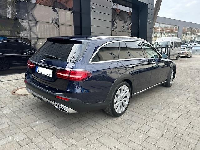 Mercedes-Benz Třídy E (2020) E400 d 4Matic Allterrain - fotka 11 z 34