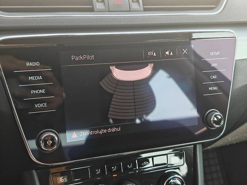 Škoda Superb Ambition Green tec 6DSG 2,0TDI - fotka 15 z 22