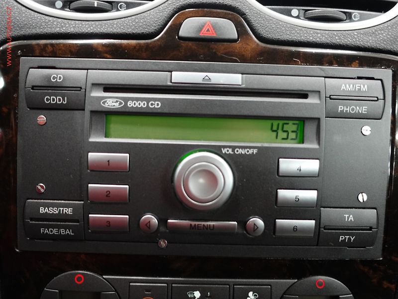 Ford Focus (2005) 2.0TDCi, AC - fotka 12 z 17