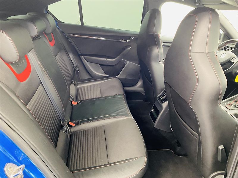 Škoda Octavia 2,0 TDI DSG 135 kW RS - fotka 7 z 24