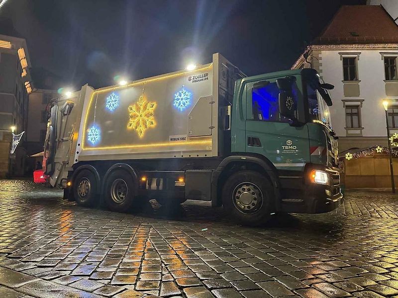 V Olomouci jezdí vánočně nazdobený popelářský vůz, 5. prosince 2025