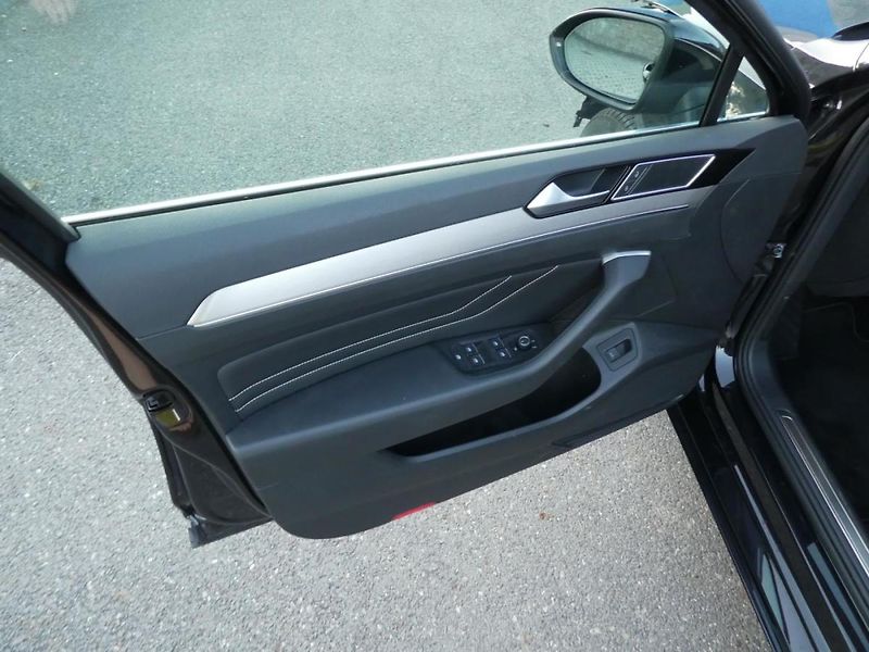 Volkswagen Passat 1,5 TSi 110kW automat navi  od - fotka 12 z 17
