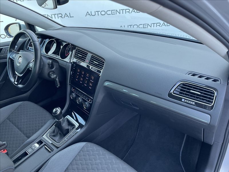 Volkswagen Golf 1,6 TDi,JOIN,85kw,po servisu - fotka 20 z 24