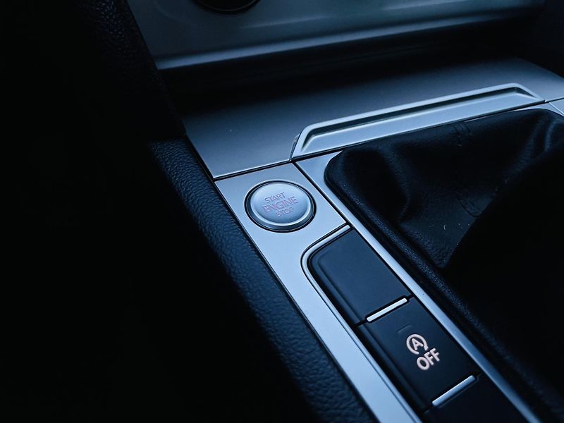 Volkswagen Passat 2.0TDI MANUÁL VÝHŘEV KAMERA - fotka 37 z 47