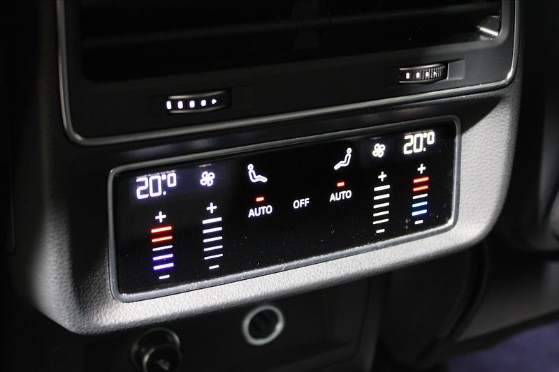 Audi Q7 3,0 TDI Quattro S-Line - fotka 33 z 35