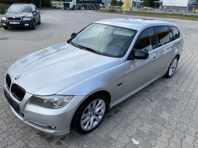 BMW Řada 3 (2012) 318 d - fotka 1 z 17