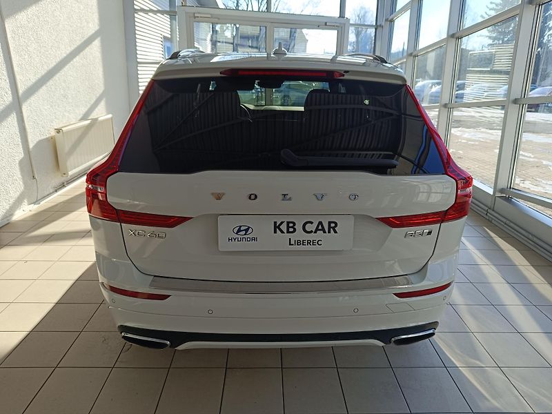 Volvo XC60 (2020) 2.0 B5 AWD 173kW R-Design AT - fotka 3 z 20