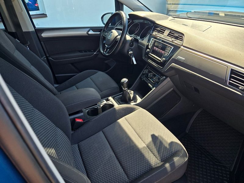Volkswagen Touran (2016) 1.2 TSI Serviska,Tažné - fotka 17 z 33