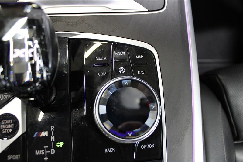 BMW X7 4,4 xDrive M50i - fotka 32 z 40