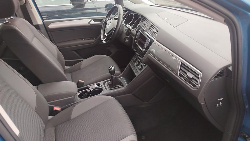 Volkswagen Touran (2016) 1.4 tsi  110 kw   7 míst - fotka 16 z 34