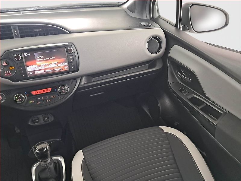 Toyota Yaris (2017) 1.33 Dual VVT-i, ČR,1.maj - fotka 8 z 17