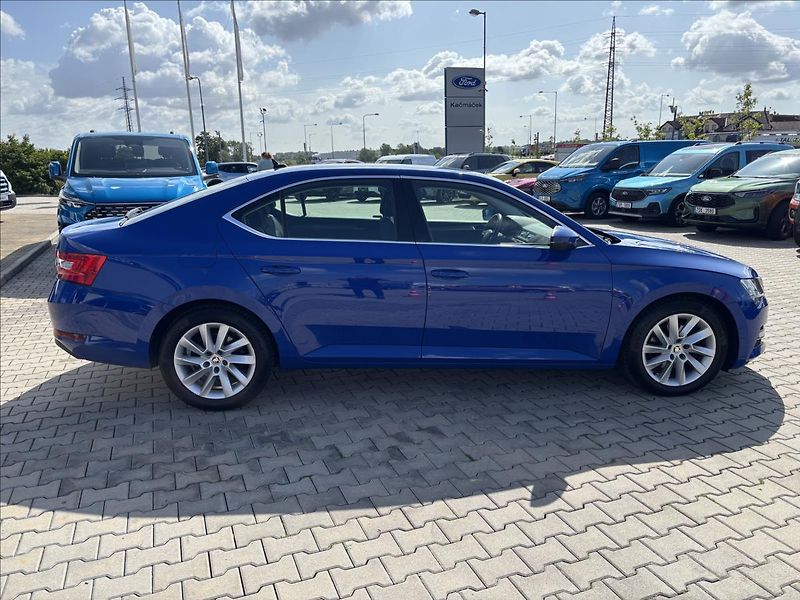 Škoda Superb 2,0 TDI 110kW Style DSG - fotka 7 z 47