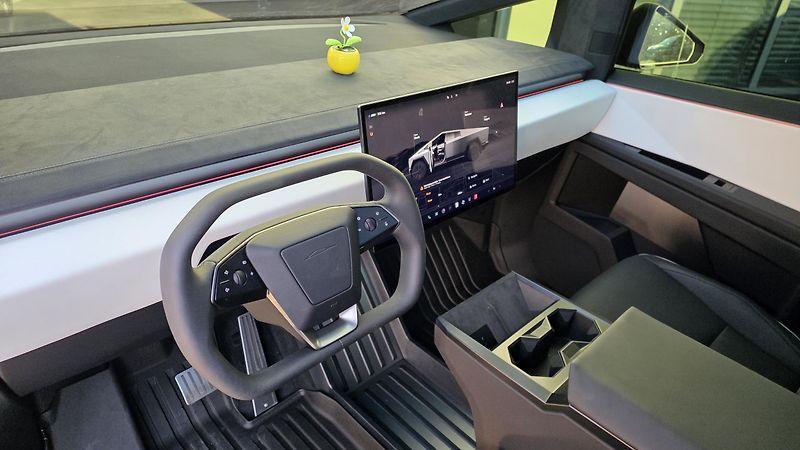Tesla Cybertruck (2024) BEAST 844PS 3xMOTOR CZ - fotka 11 z 13