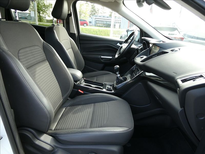 Ford Kuga 2,0 TDCi 110kW Panorama,naviga - fotka 24 z 45