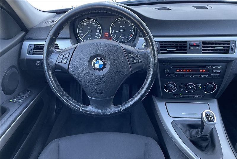 BMW Řada 3 2,0 i,105kW,STK 8/28,serv.kn. - fotka 13 z 22