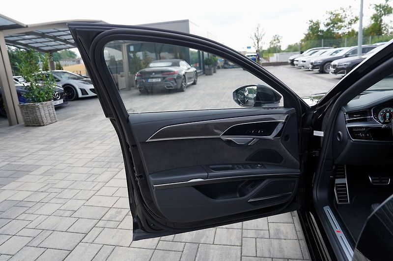 Audi S8 4.0 TFSI Quattro/B&O/Matrix/57 - fotka 16 z 48