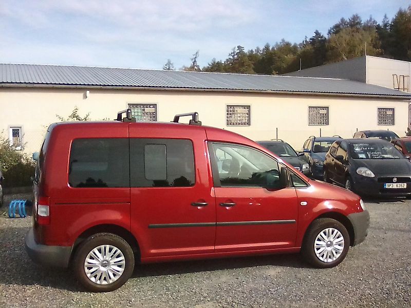 Volkswagen Caddy (2007) 1.6i / 75 KW , 7 míst - fotka 3 z 27