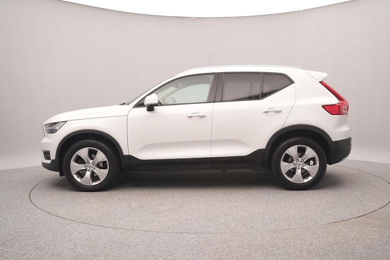 Volvo XC40 T3 MOMENTUM REZERVACE - fotka 7 z 47
