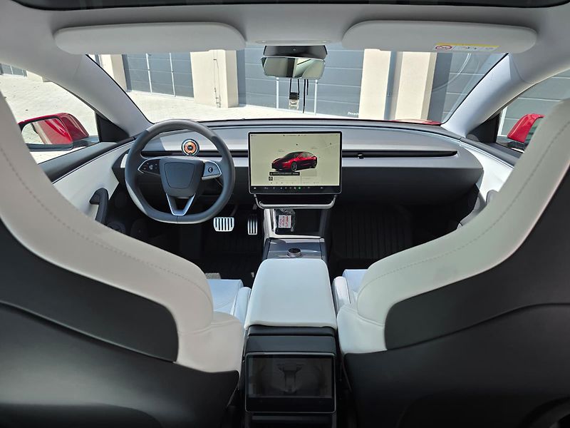 Tesla Model 3 (2024) Performance Highland - fotka 9 z 15