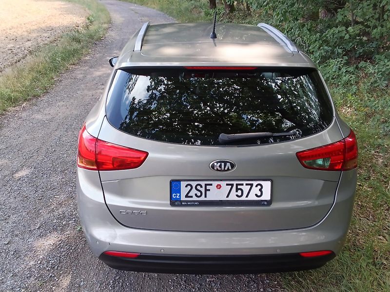 Kia Ceed SW (2013) Prodám Kia Cee'd SW 1.6 GDI  - fotka 3 z 12