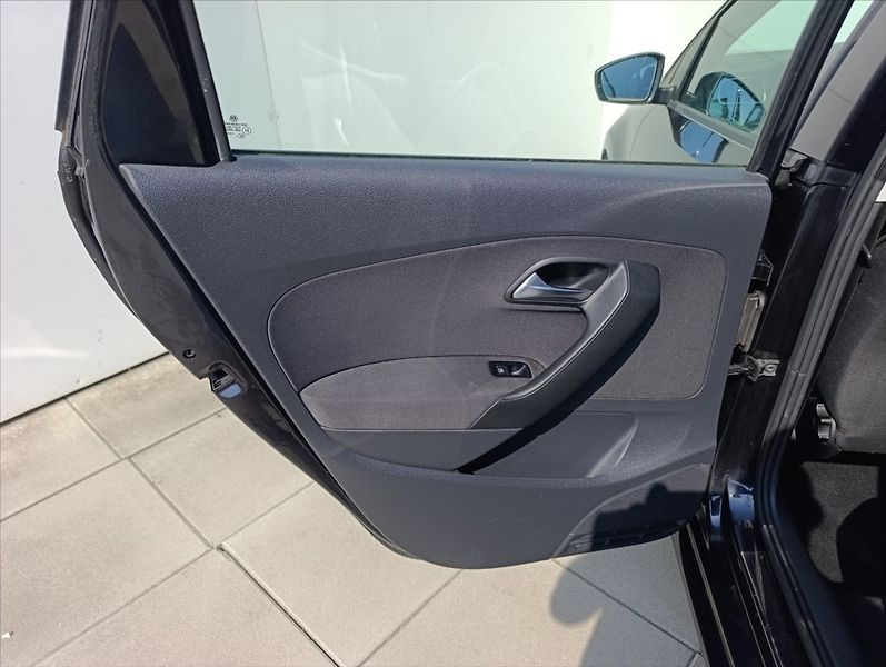 Volkswagen Polo 1,2 i Klimatizace - fotka 18 z 31